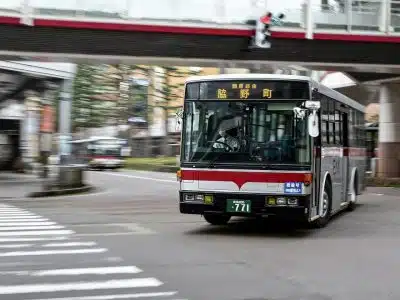 Pourquoi opter pour une formule de location de bus avec chauffeur inclus ?